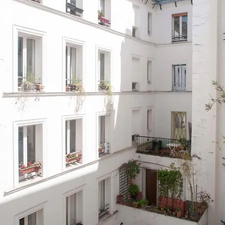 Nice And Bright Apartment In Paris 11